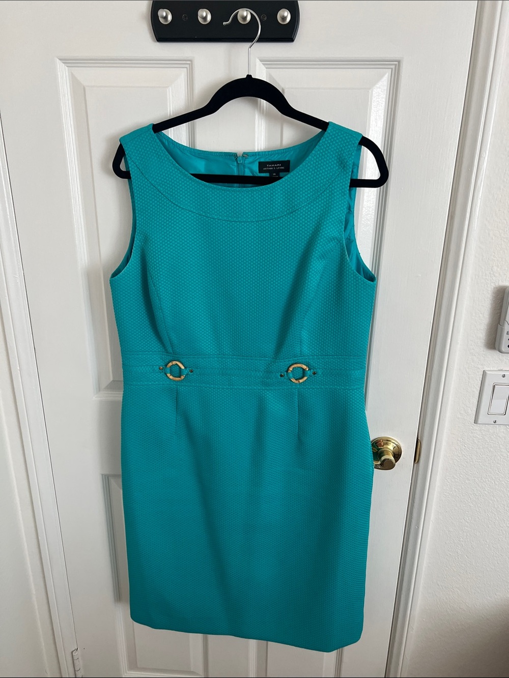 Sleeveless Textured Sheath Dress in Teal